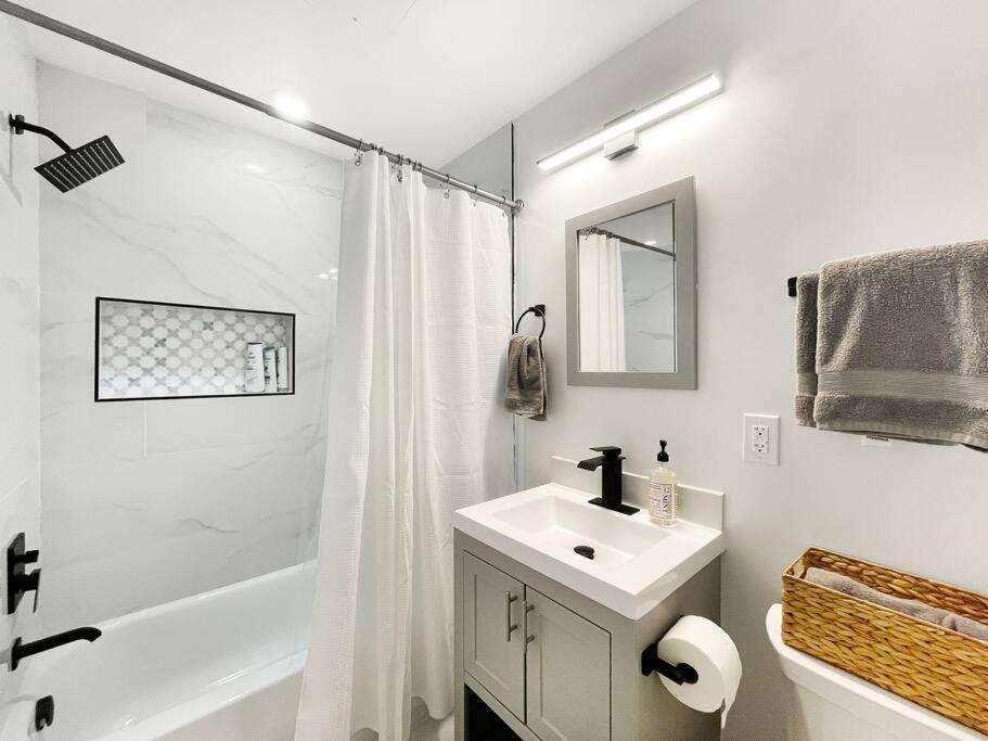 Classy Capitol Hill Apt, Steps From Dc Attraction Washington Bagian luar foto